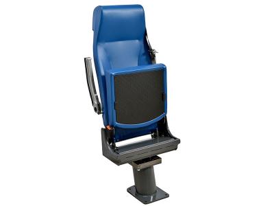 Seat with liftable cushion and rotating fifth wheel